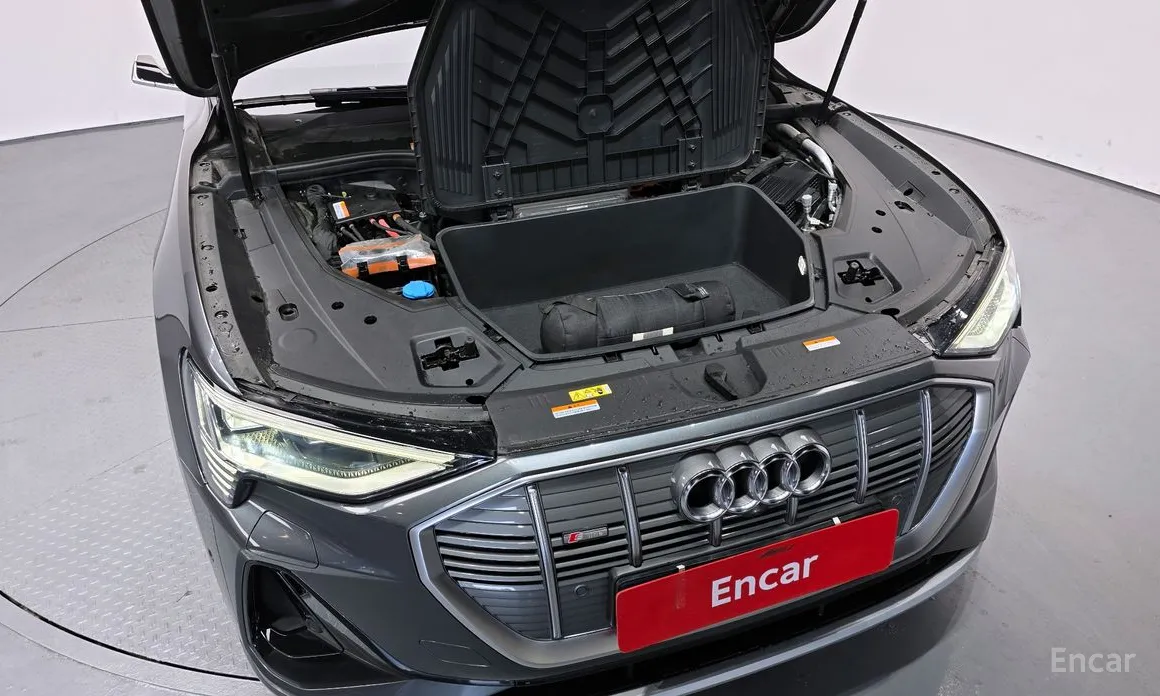 Фото 6 - Audi e-tron