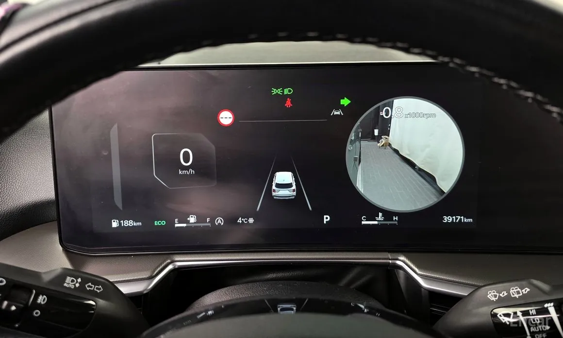 Фото 8 - Kia Sorento