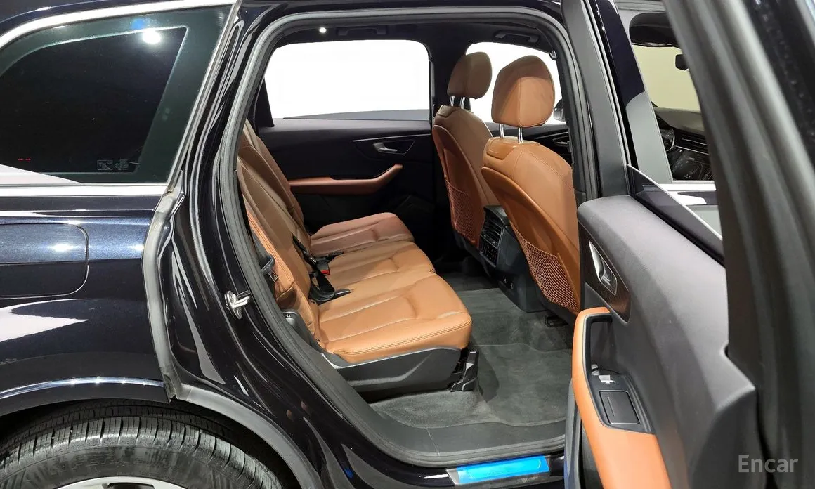 Фото 12 - Audi Q7