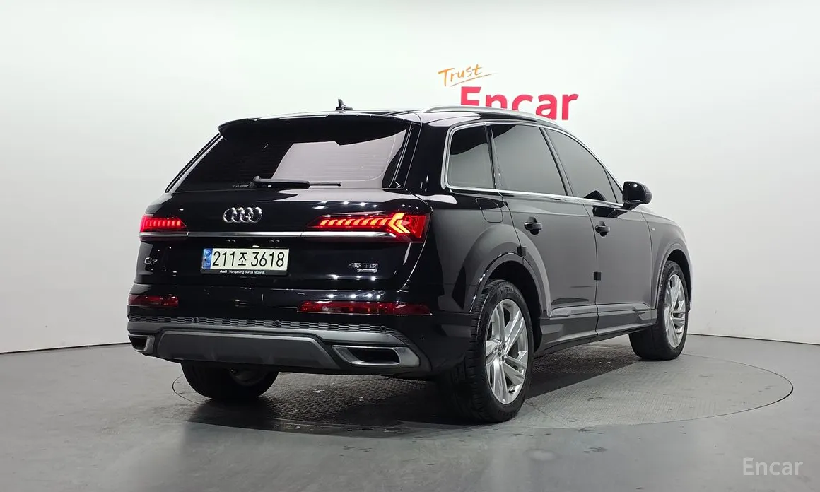 Фото 2 - Audi Q7