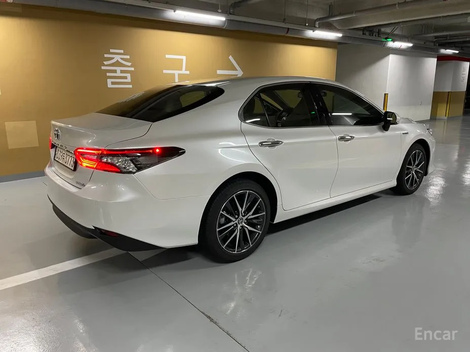 Фото 2 - Toyota Camry