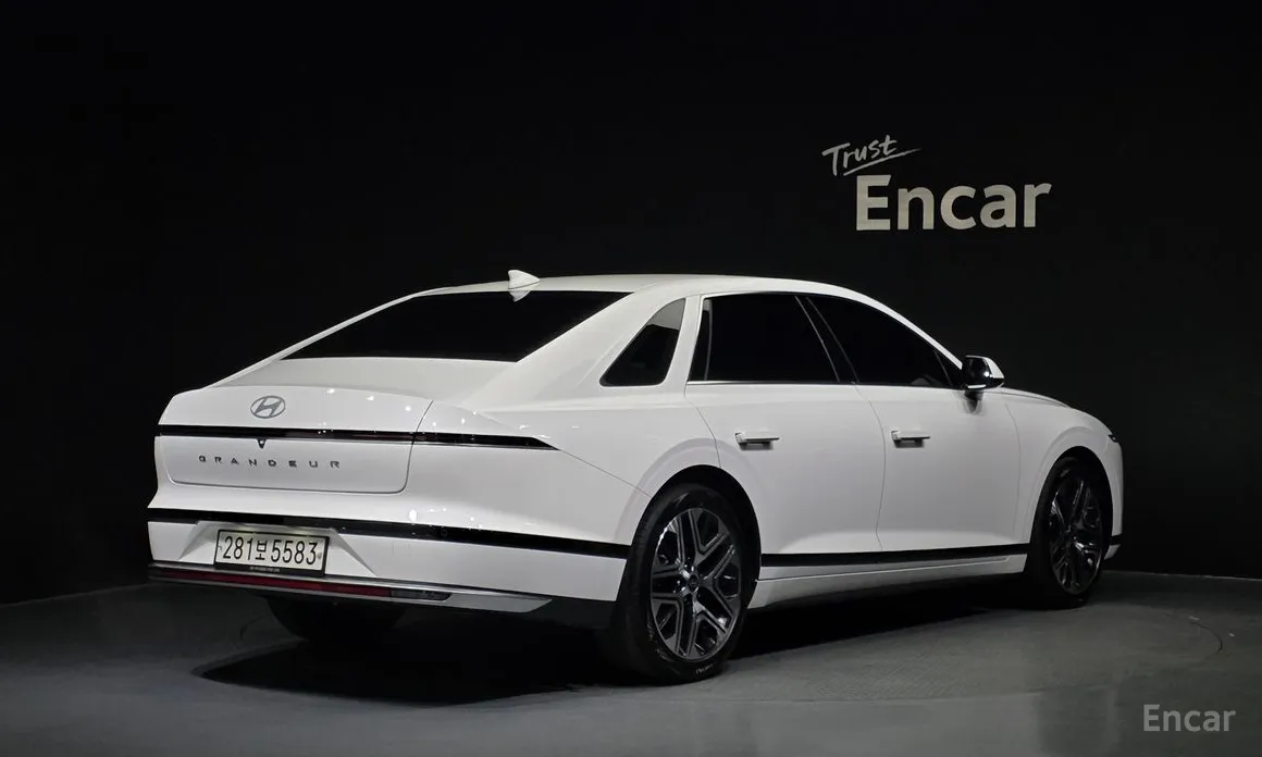 Photo 2 - Hyundai Grandeur