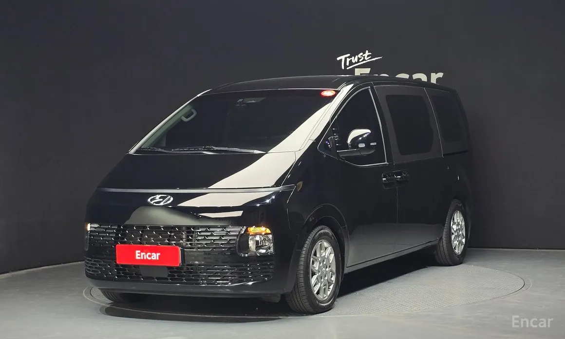 Фото 1 - Hyundai Staria