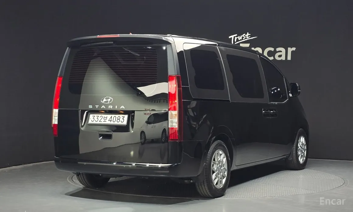 Фото 2 - Hyundai Staria