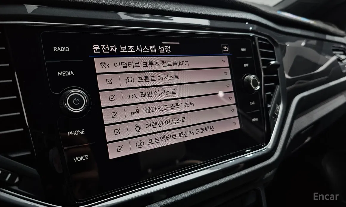 Фото 17 - Volkswagen T-Roc