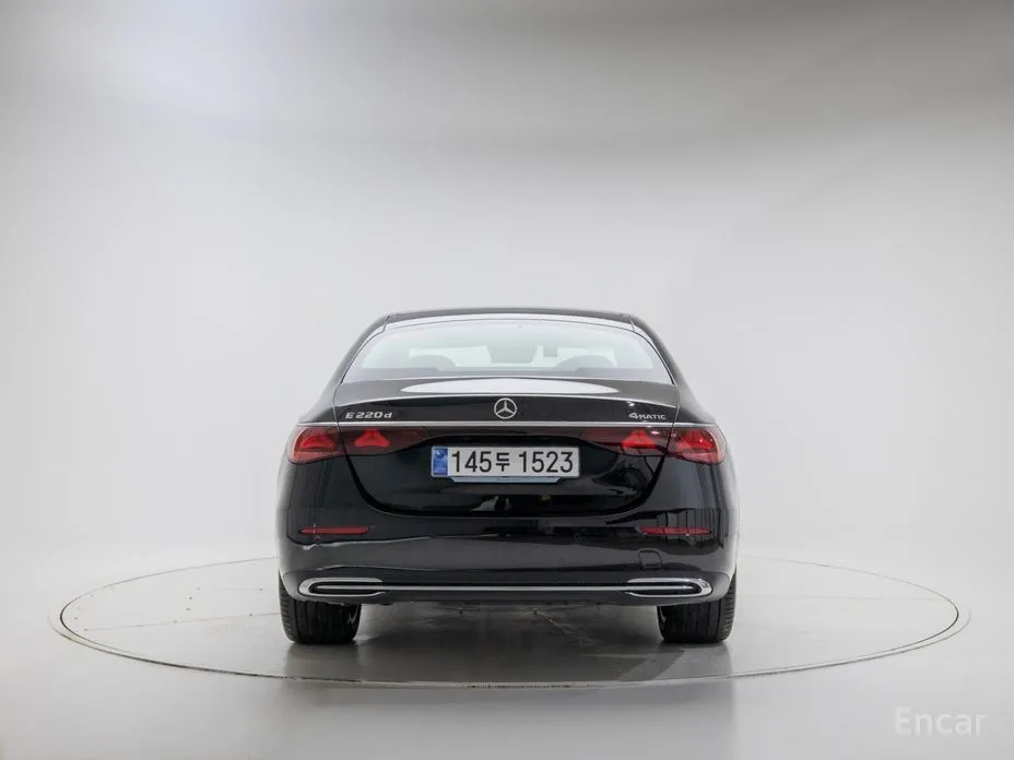 Фото 3 - Mercedes-Benz E-Class