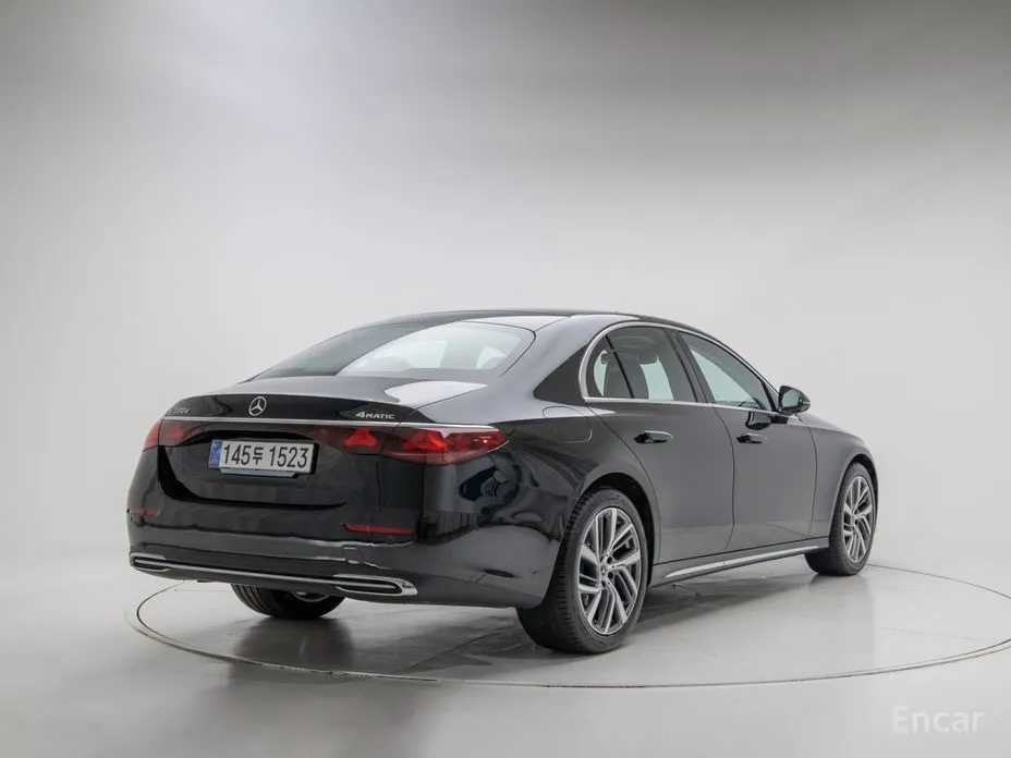 Фото 4 - Mercedes-Benz E-Class