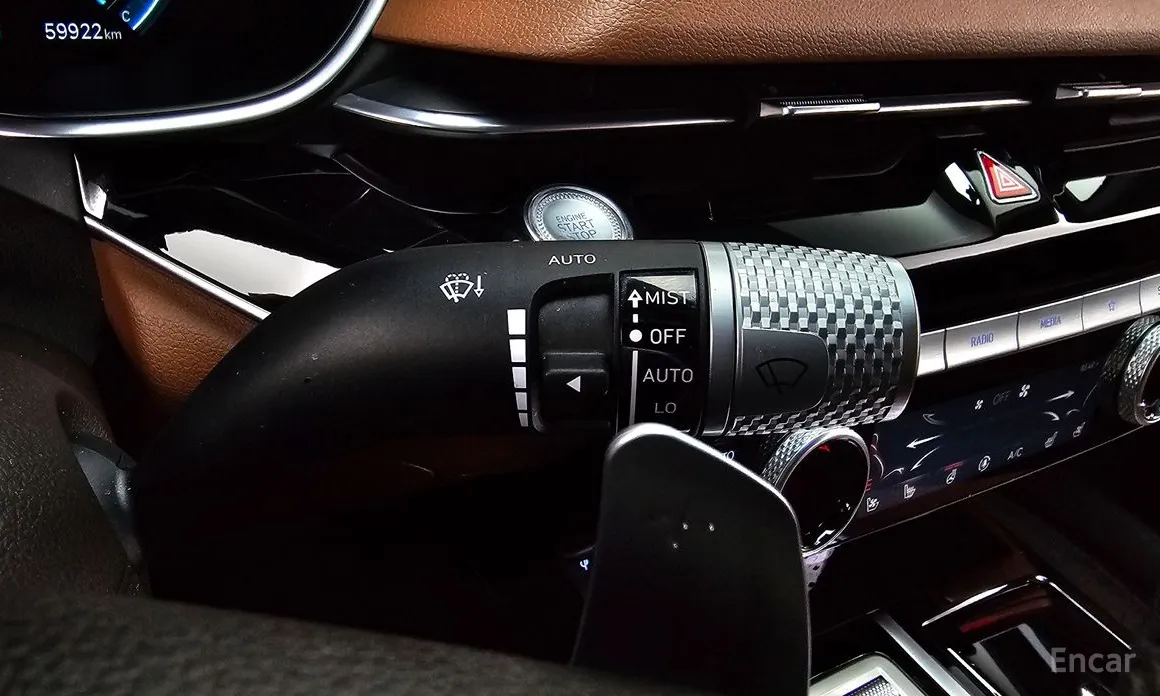 Фото 17 - Genesis G80