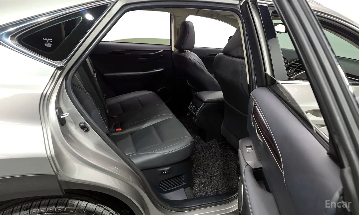 Фото 12 - Lexus NX