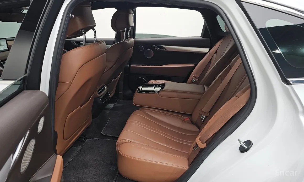 Фото 12 - Genesis G80