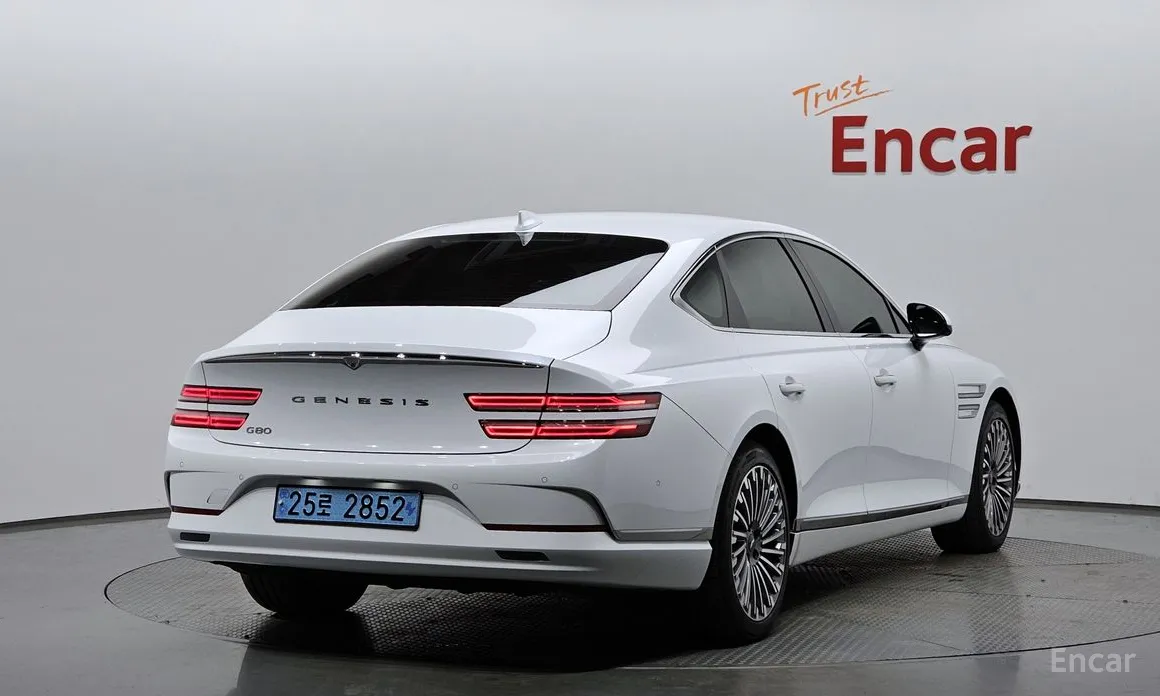 Фото 2 - Genesis G80