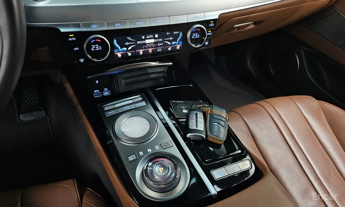 Фото 9 - Genesis G80