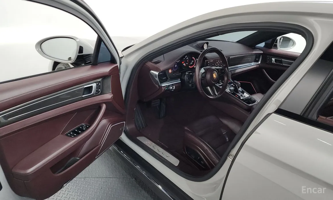 Фото 10 - Porsche Panamera