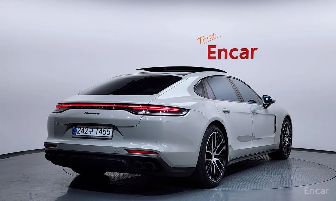 Фото 2 - Porsche Panamera