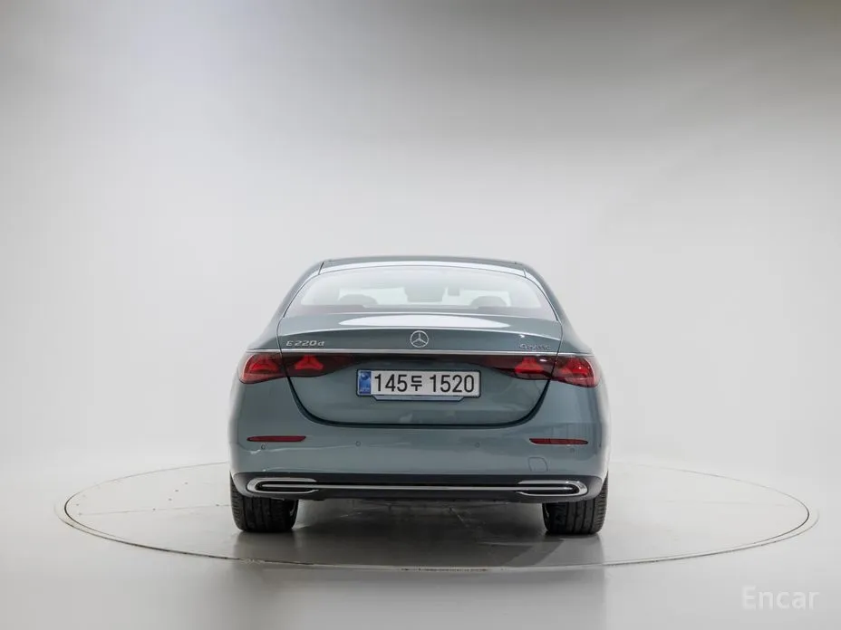 Фото 3 - Mercedes-Benz E-Class