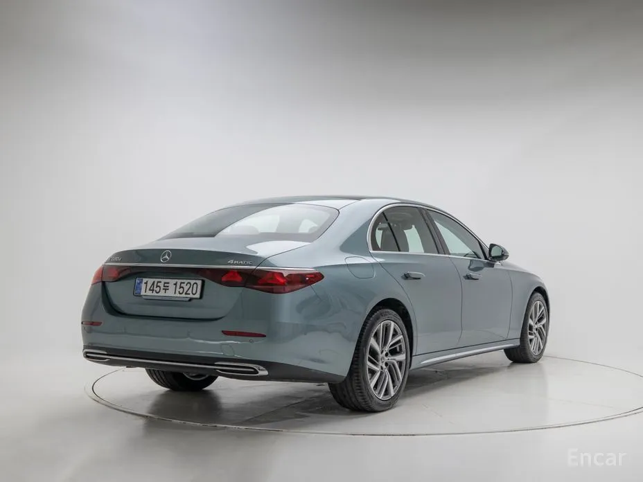 Фото 4 - Mercedes-Benz E-Class