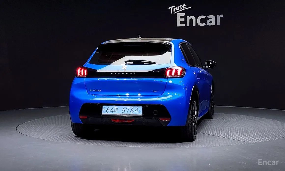 Фото 4 - Peugeot 208