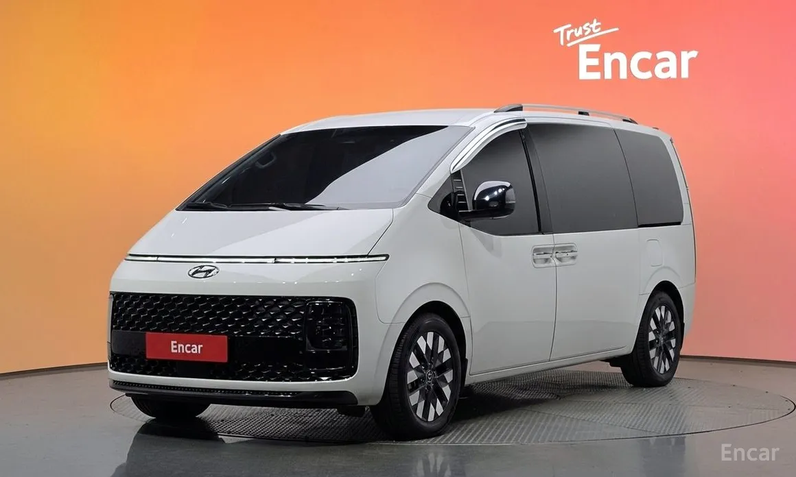 Фото 1 - Hyundai Staria