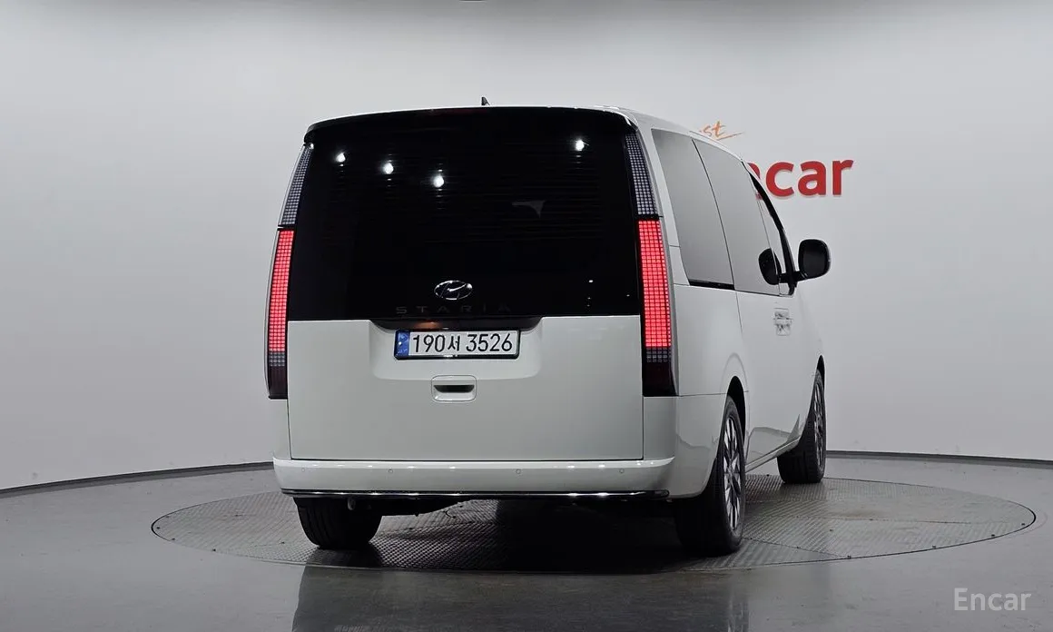 Фото 4 - Hyundai Staria