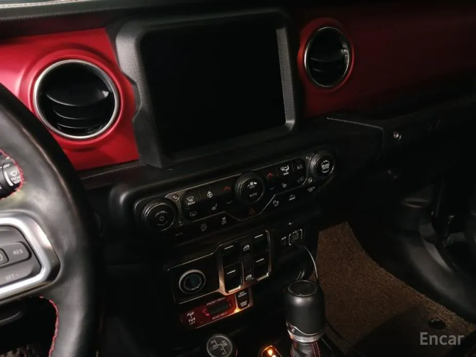 Фото 13 - Jeep Wrangler