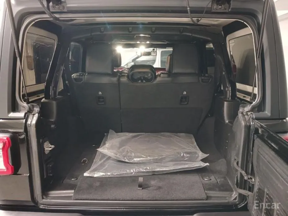 Фото 18 - Jeep Wrangler