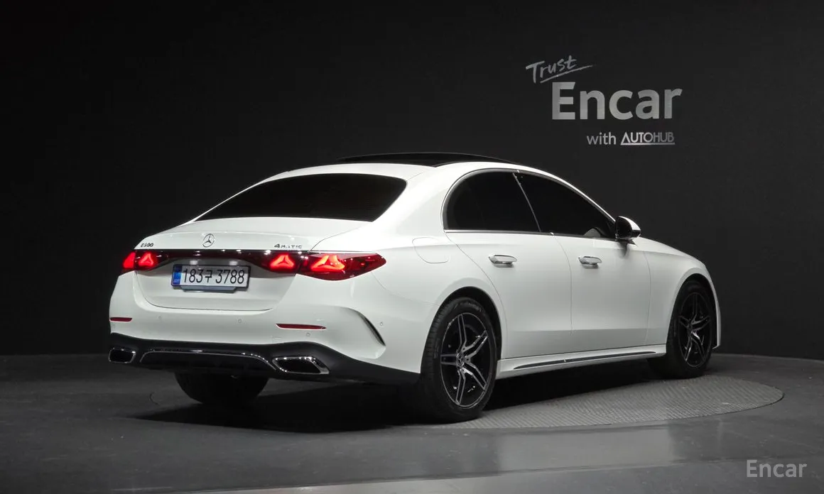 Фото 2 - Mercedes-Benz E-Class