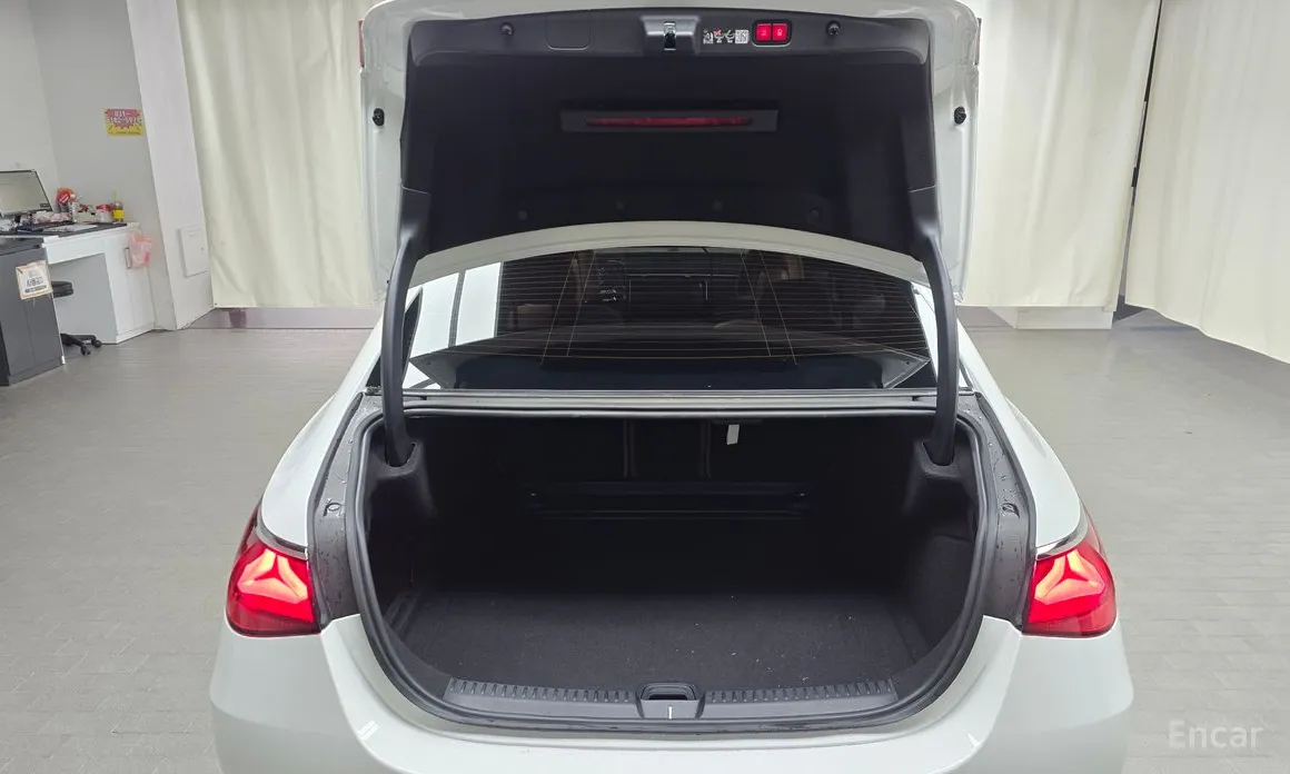 Фото 20 - Mercedes-Benz E-Class