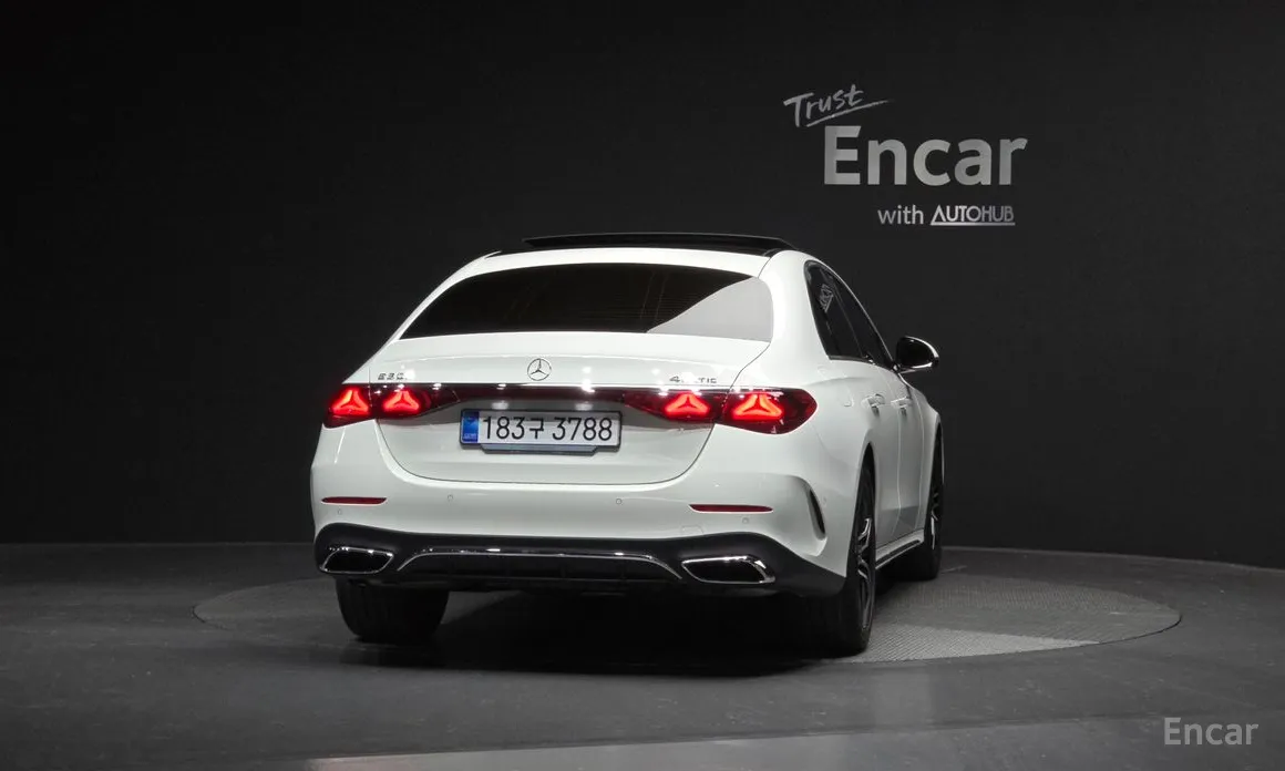 Фото 4 - Mercedes-Benz E-Class