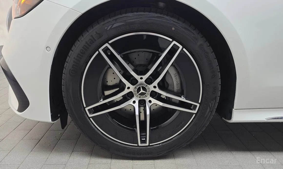 Фото 5 - Mercedes-Benz E-Class