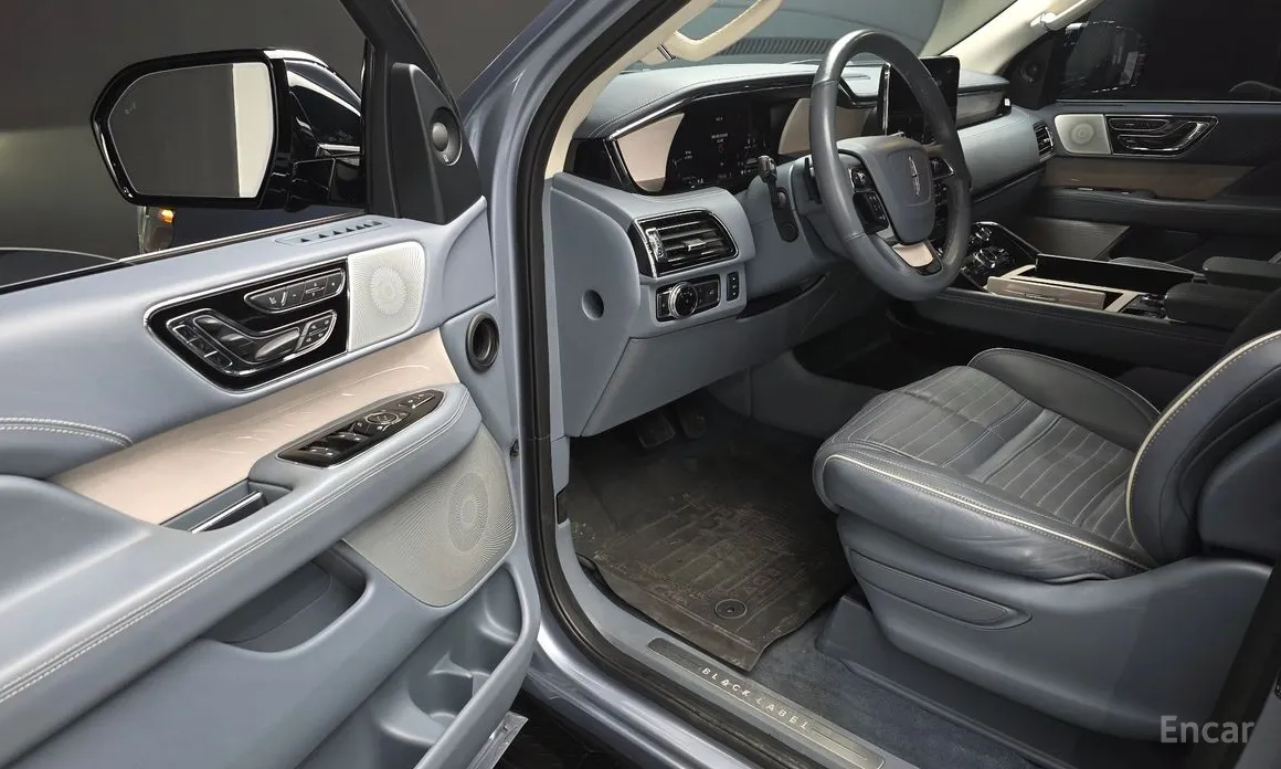Фото 12 - Lincoln Navigator