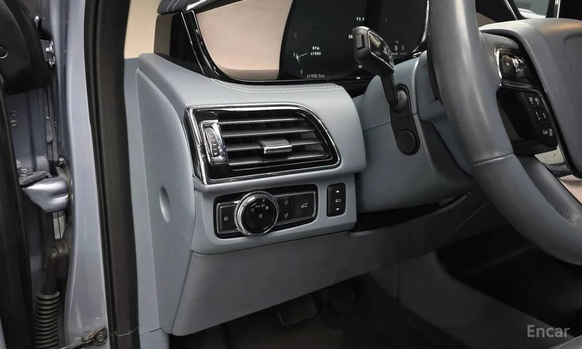 Фото 13 - Lincoln Navigator