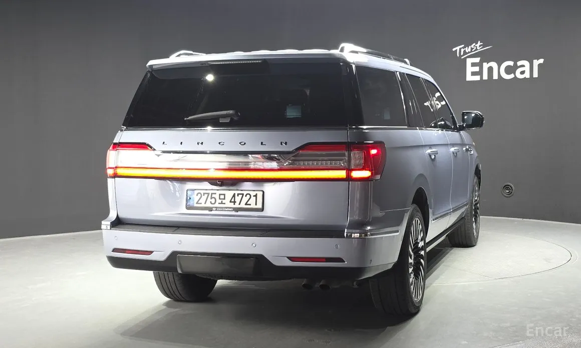 Фото 2 - Lincoln Navigator