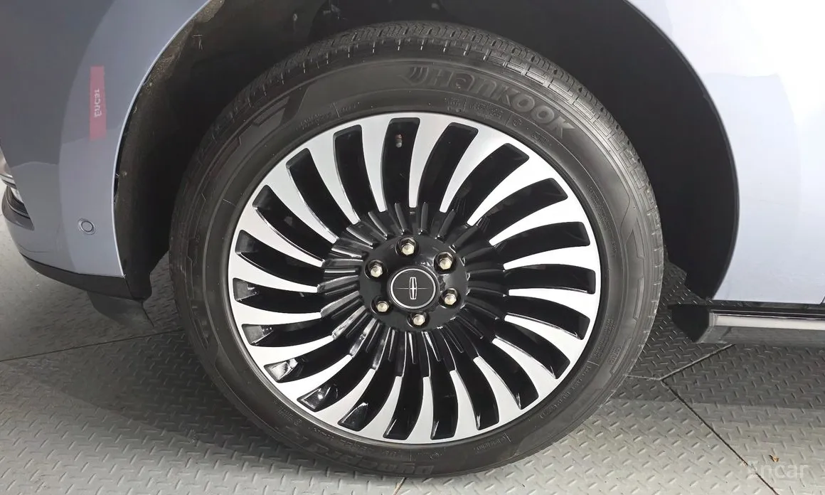 Фото 5 - Lincoln Navigator