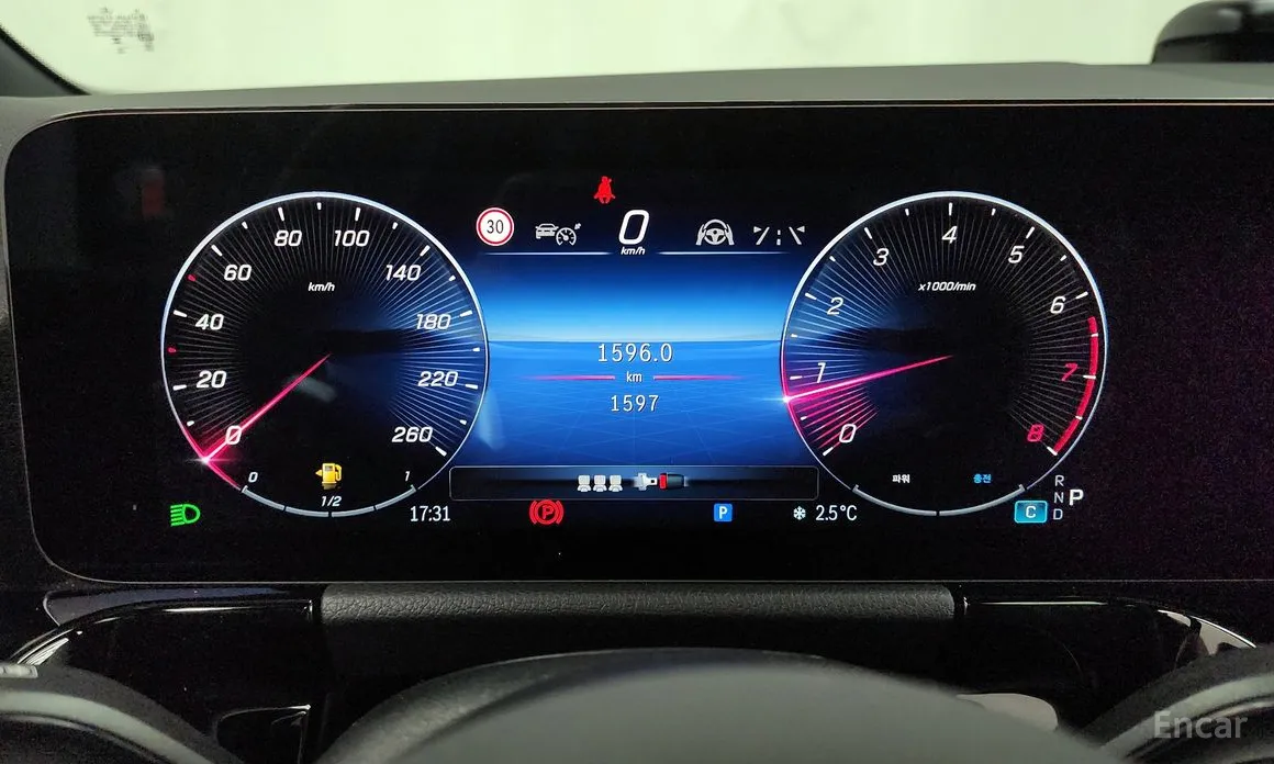 Фото 8 - Mercedes-Benz GLA-Class