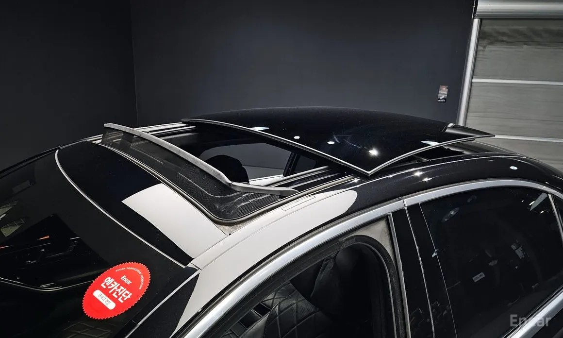 Photo 17 - Mercedes-Benz S-Class