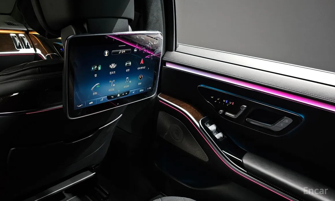 Photo 20 - Mercedes-Benz S-Class