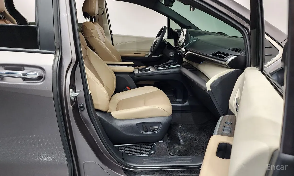 Фото 11 - Toyota Sienna