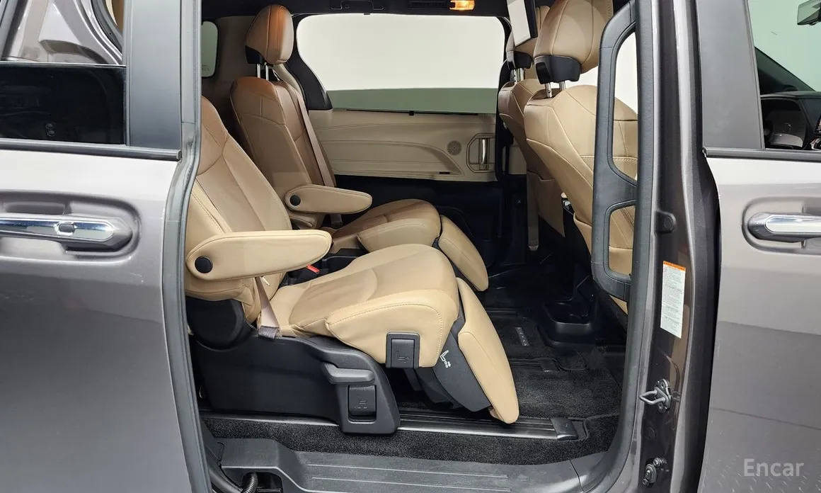 Фото 12 - Toyota Sienna