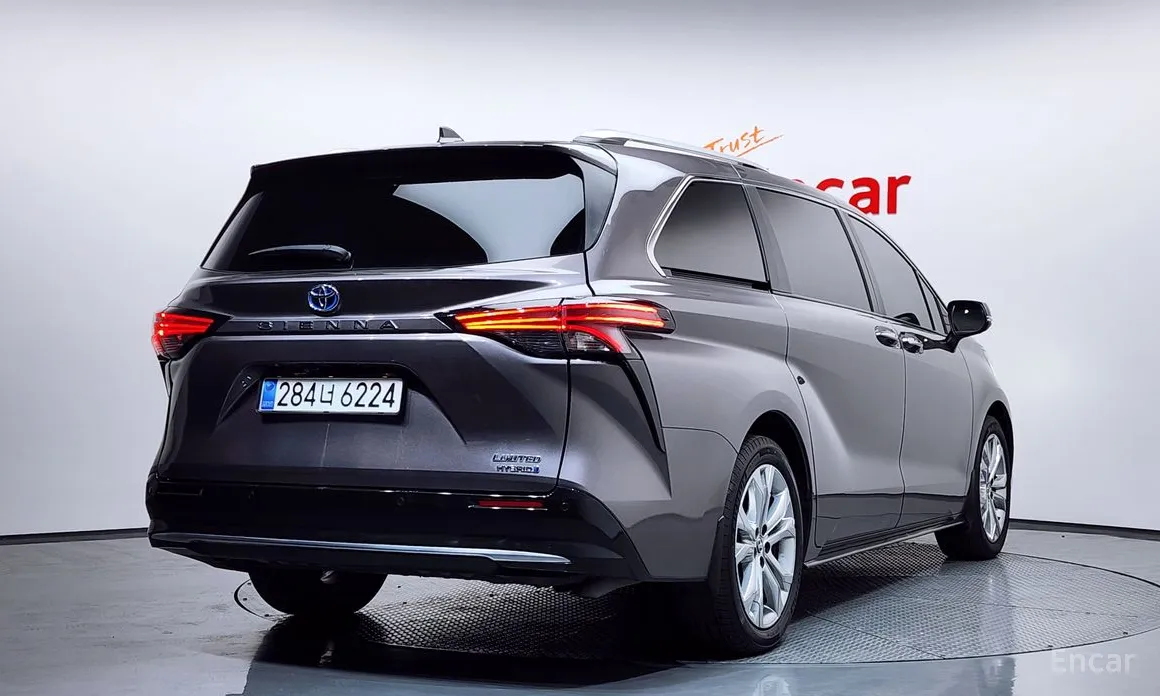 Фото 2 - Toyota Sienna