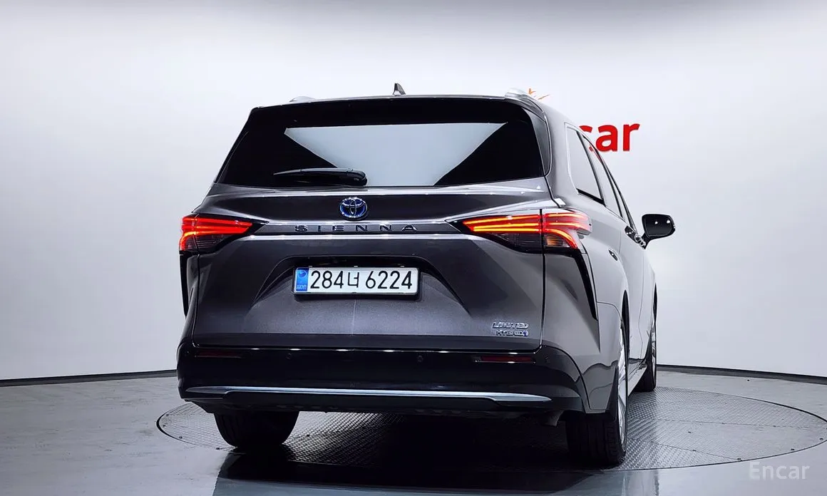 Фото 4 - Toyota Sienna