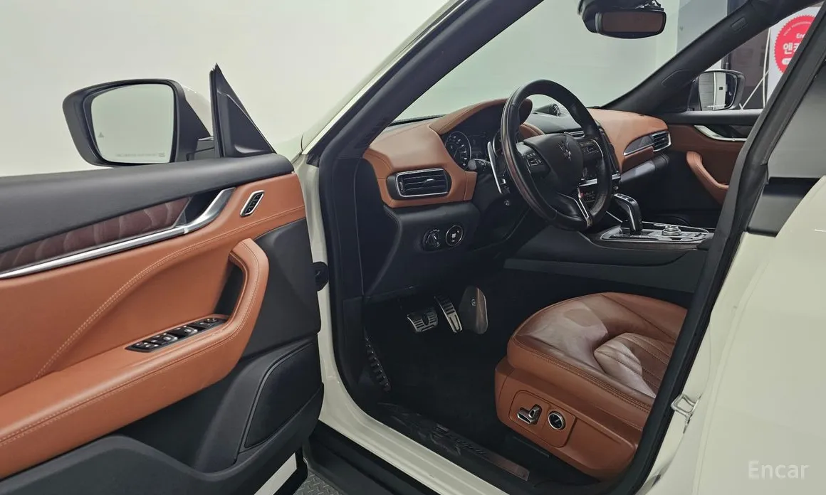 Фото 10 - Maserati Levante