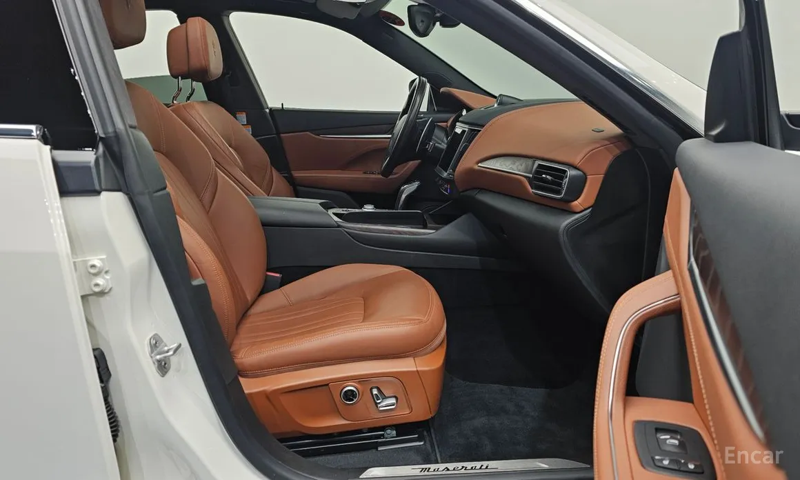 Фото 11 - Maserati Levante