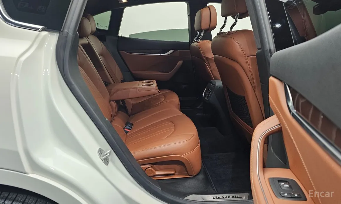 Фото 12 - Maserati Levante