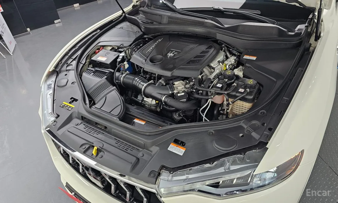 Фото 6 - Maserati Levante