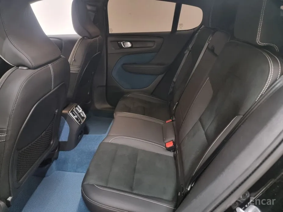 Фото 12 - Volvo C40