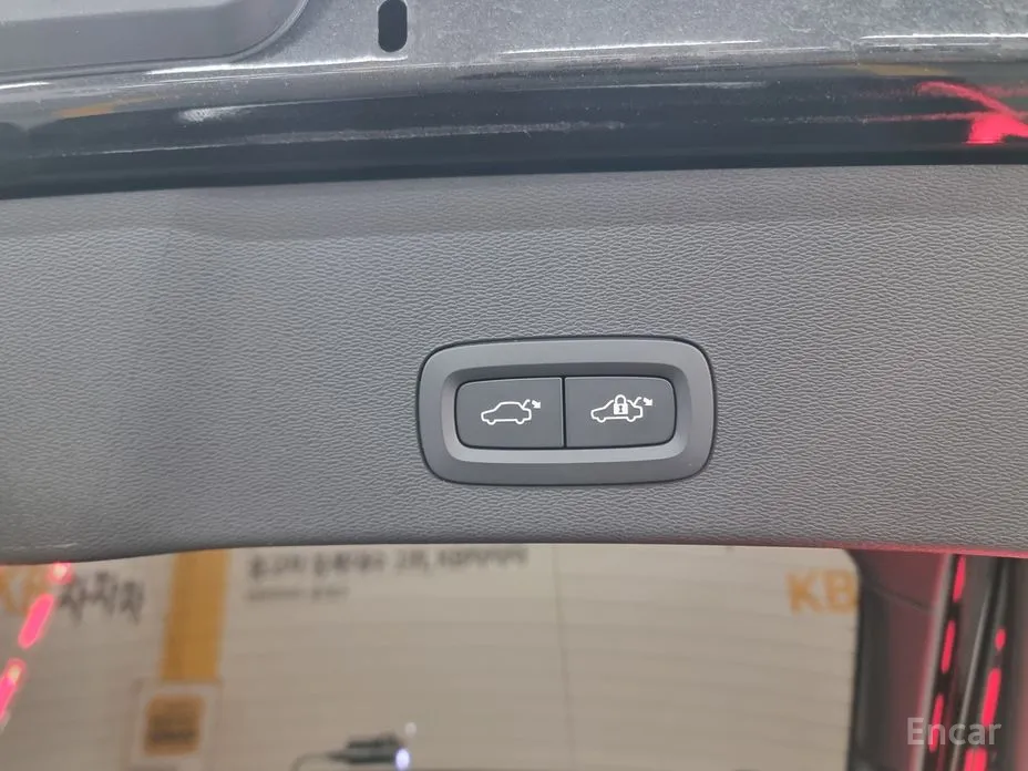 Фото 17 - Volvo C40