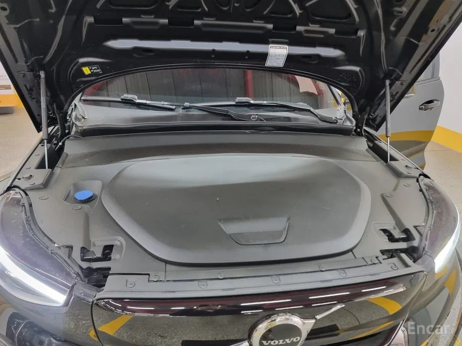 Фото 6 - Volvo C40