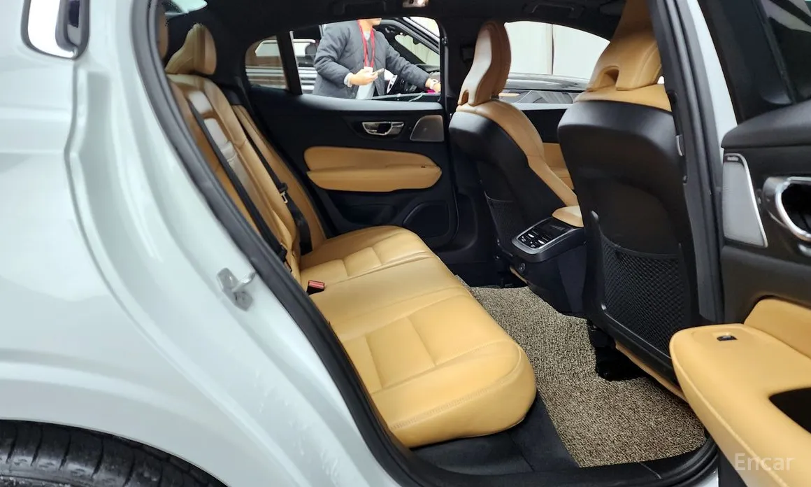 Фото 12 - Volvo S60