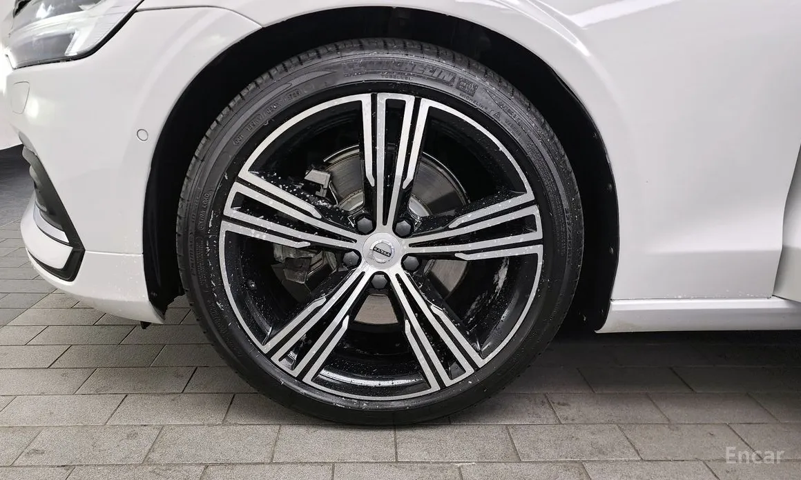 Фото 5 - Volvo S60