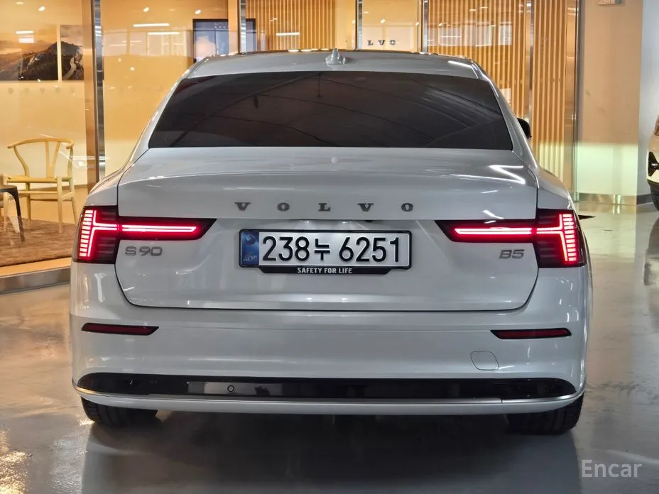 Фото 4 - Volvo S90